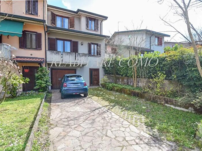 Casa trilocale in vendita in Via Brianza, Lipomo