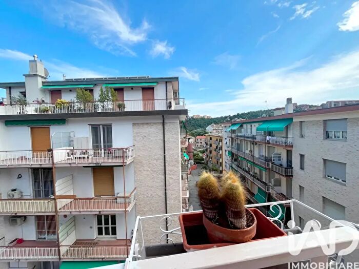 Appartamento quadrilocale in vendita in Via Leopardi, Arenzano