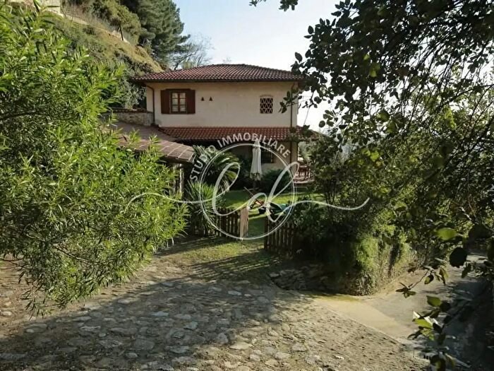 Casa con 6 locali in affitto in Pietrasanta