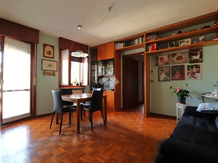 Appartamento quadrilocale in vendita in Via Unione Europea, Marmirolo