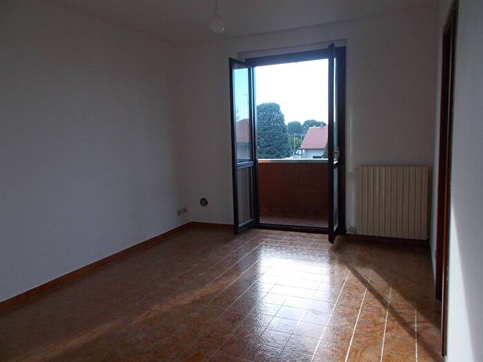 Appartamento trilocale in affitto in Via Silvio Pellico, Centro, Turate