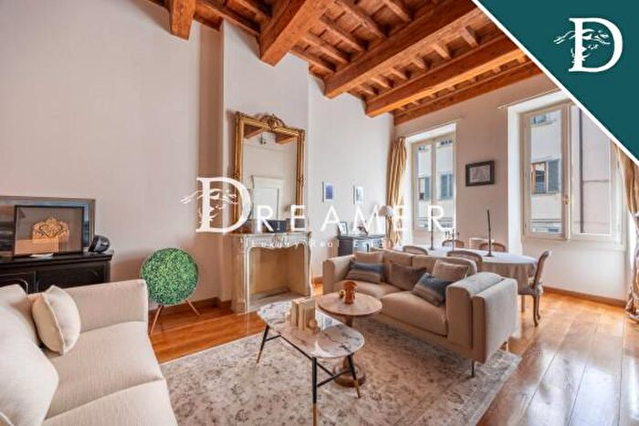 Appartamento con 6 locali in vendita in Piazza Goldoni, Firenze