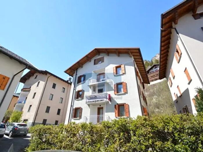 Appartamento quadrilocale in vendita in Via Don Peccedi, Valdidentro