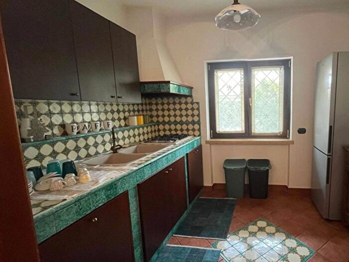 Appartamento con 5 locali in affitto in via vincenzo diano, Anfiteatro, Pozzuoli