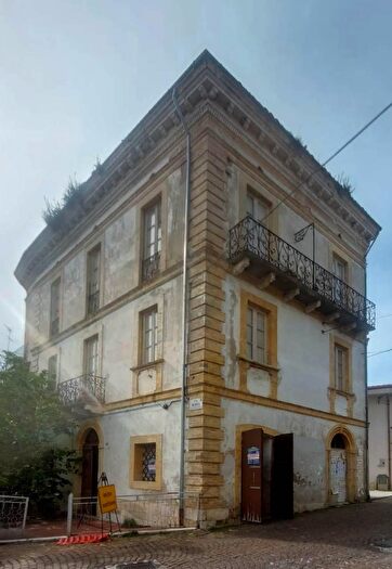 Casa con 10 locali in vendita in San Martino Sulla Marrucina