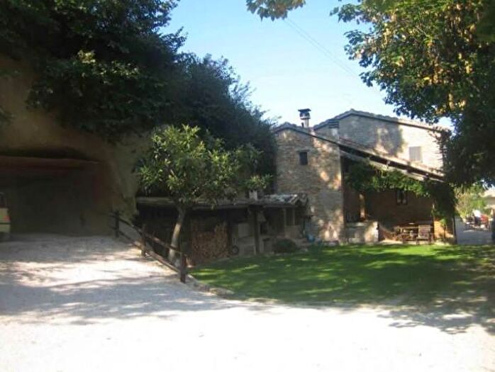 Casa con 6 locali in vendita in Urbino