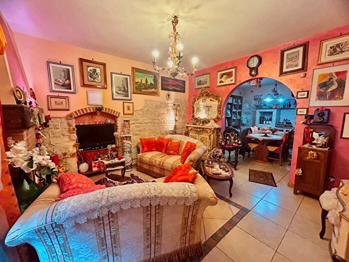 Casa con 5 locali in vendita in Indirizzo Via Nicola Luccarelli, Cassano Delle Murge