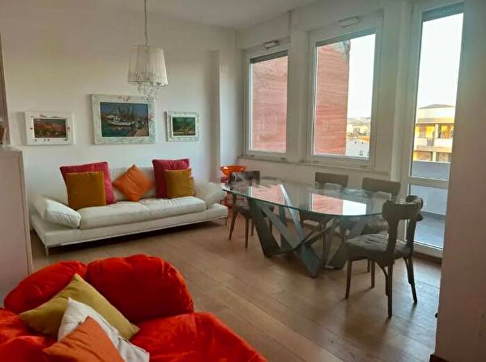 Appartamento quadrilocale in vendita in Piazza Attias, Livorno