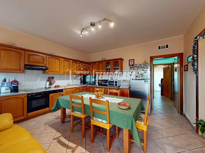 Casa con 10 locali in vendita in San Possidonio