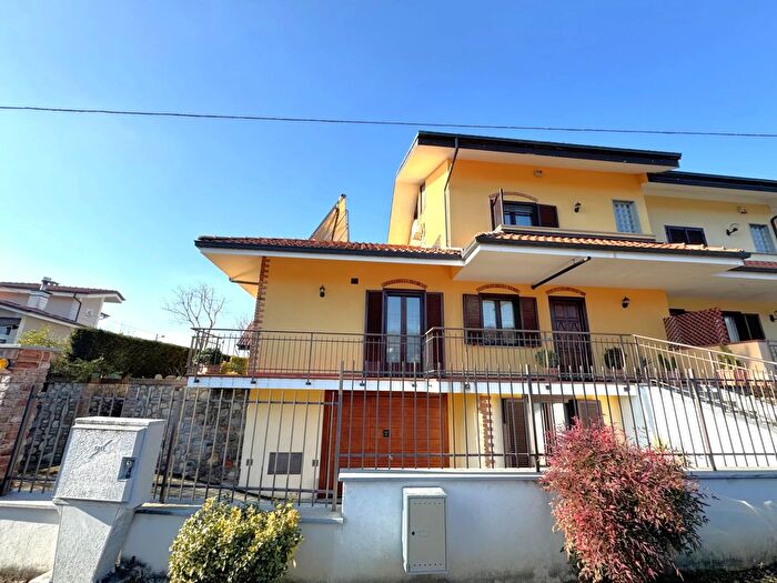 Casa con 8 locali in vendita in Strada Vecchia per agliè Cuceglio Torino Piemonte Italia, Cuceglio