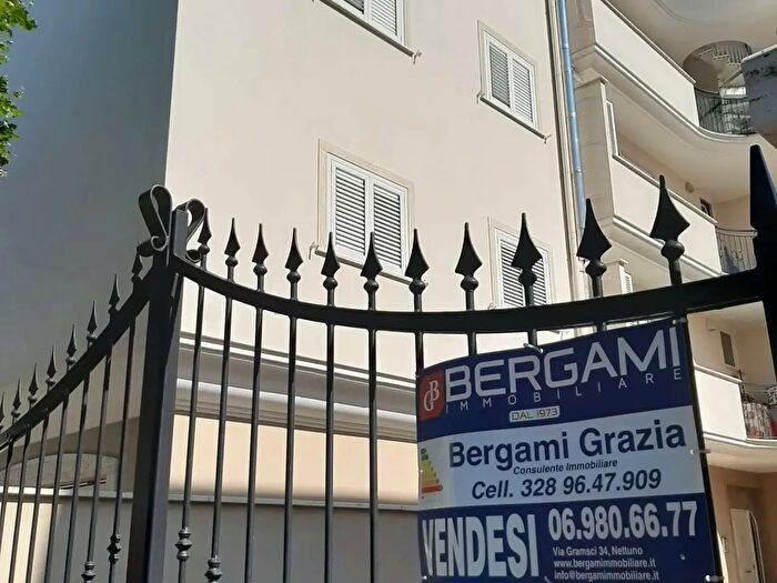 Appartamento trilocale in vendita in Via Santa Barbara, Nettuno