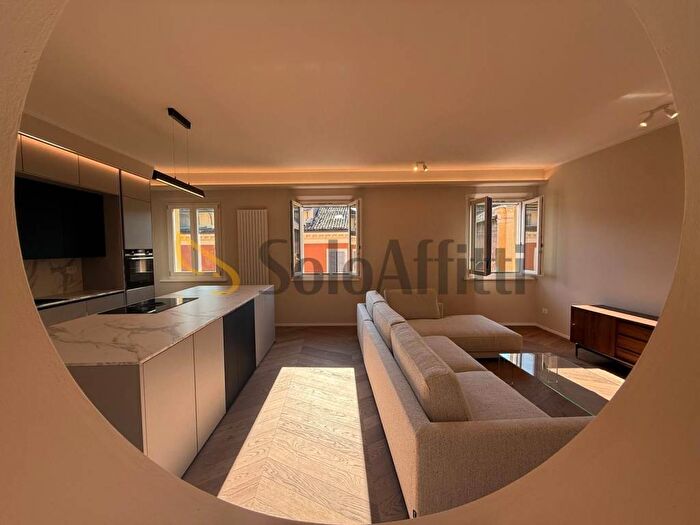 Appartamento con 5 locali in affitto in Corso Canalgrande, Centro Storico, Modena