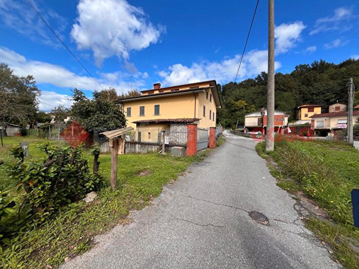 Casa con 20 locali in vendita in Via Traggiaia Fornaci di Barga, Barga