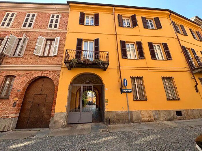 Appartamento con 10 locali in vendita in Via Carducci, Asti