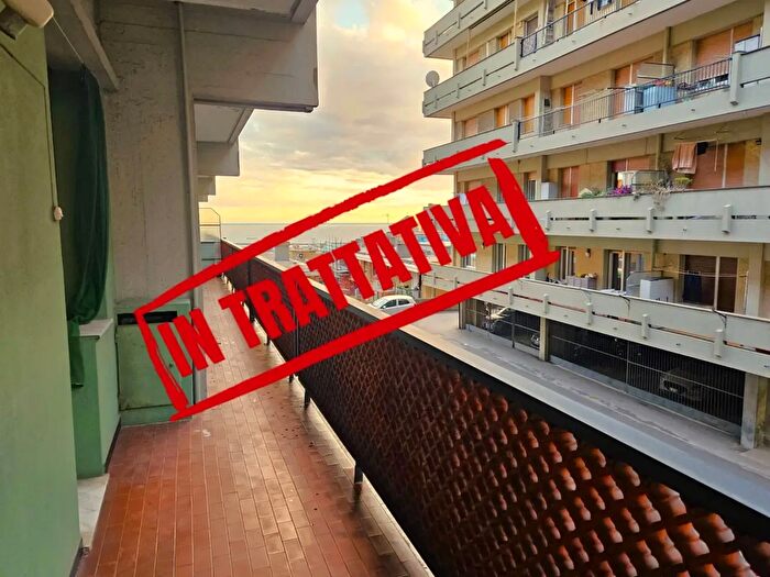 Appartamento con 7 locali in vendita in Via Ferrara, Genova