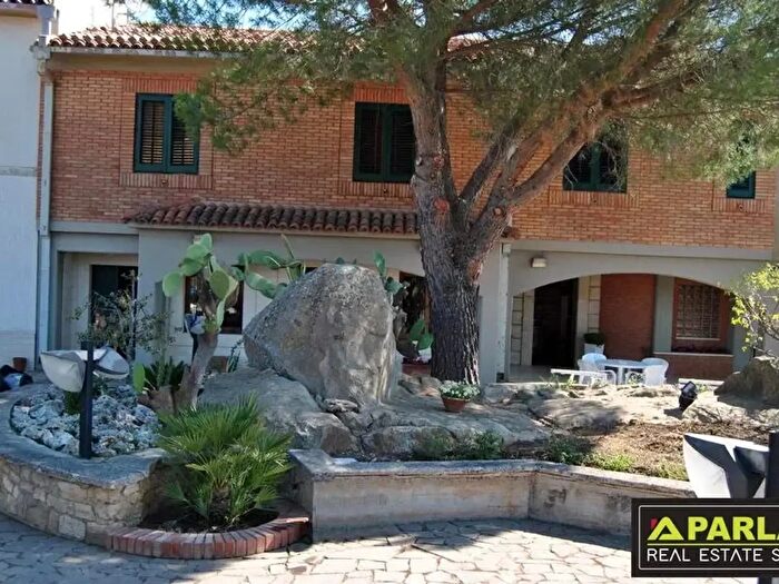Casa con 10 locali in vendita in Villa Portelle, Gangi