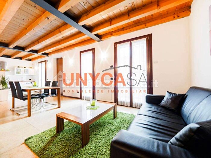 Casa con 5 locali in affitto in Via Antonio Salieri, San Michele Extra, Verona