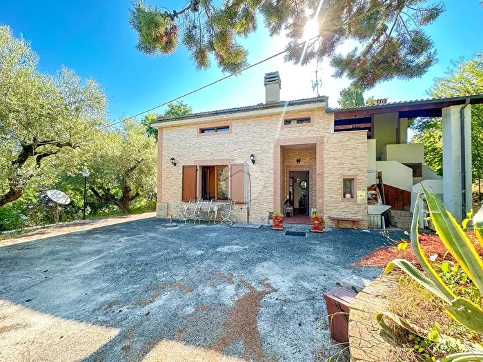Casa con 6 locali in vendita in Contrada De Contro, Teramo