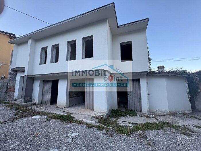 Casa trilocale in vendita in Via Giordano Forzaté, Cervarese Santa Croce