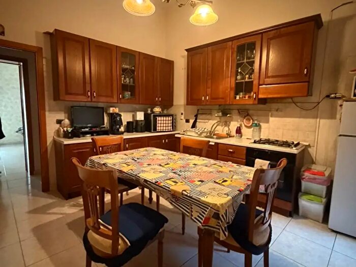 Appartamento trilocale in vendita in Via Santa Maria della Catena, Catania