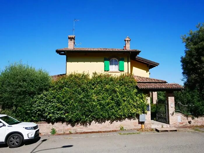 Casa con 5 locali in vendita in Via Zebio Cotal, Serramazzoni
