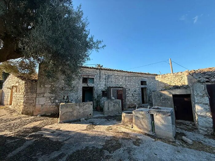 Casa quadrilocale in vendita in Contrada Scardacucco, Modica