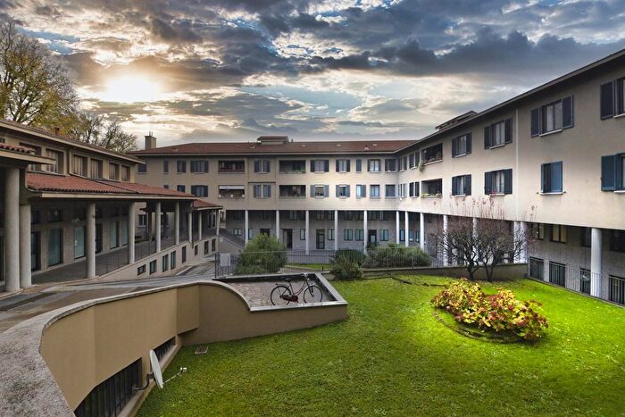 Appartamento quadrilocale in vendita in Via San Martino, Monza