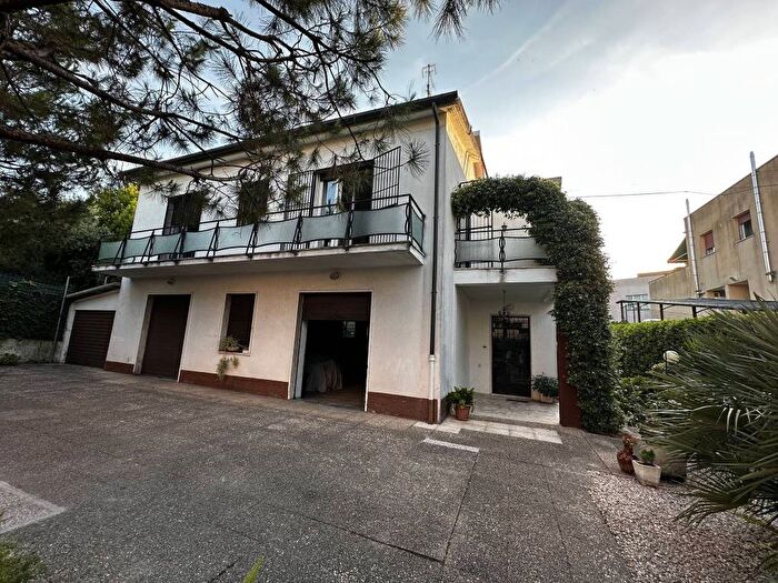 Casa con 5 locali in affitto in Via delle Palombare, Palombare, Ancona