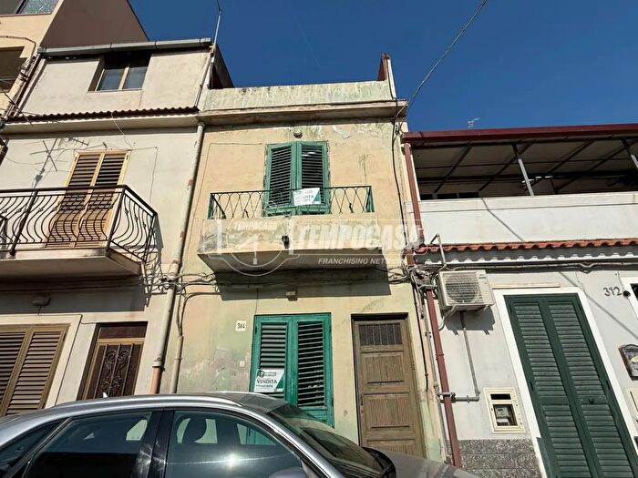 Appartamento con 5 locali in vendita in Località Mili Marina, Messina