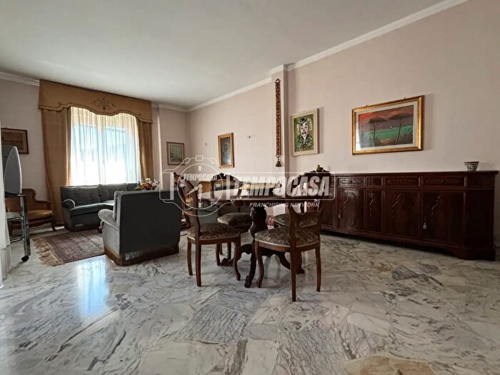 Appartamento con 5 locali in vendita in Piazza Cesare Battisti, Casale Monferrato
