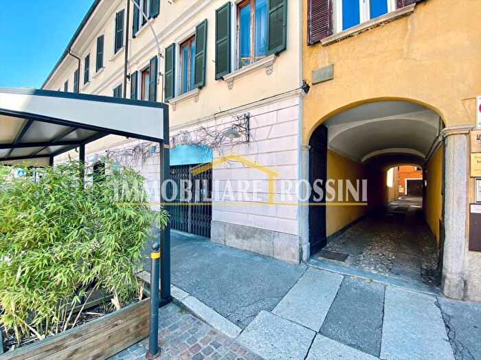 Appartamento bilocale in affitto in Viale Vincenzo Dandolo, Centro, Varese