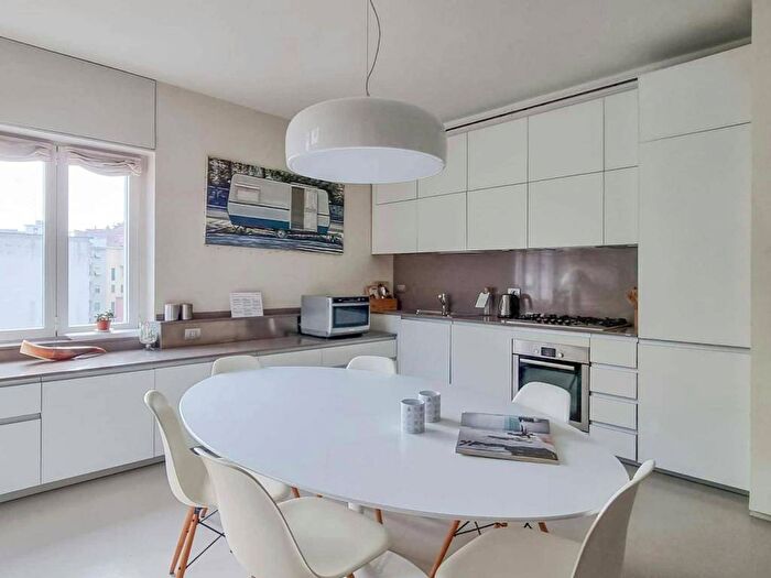 Appartamento trilocale in affitto in Via Giulio e Corrado Venini, Centrale, Milano