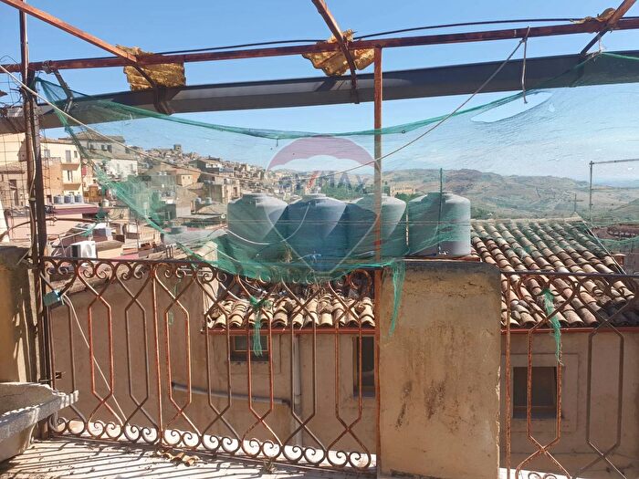Casa trilocale in vendita in Via Calì, Caltagirone