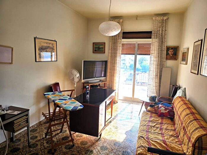 Appartamento con 6 locali in vendita in Via Damone, Siracusa