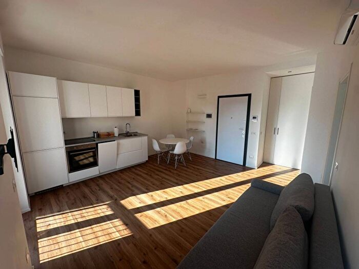 Appartamento bilocale in affitto in Viale Teodorico, Sempione, Milano