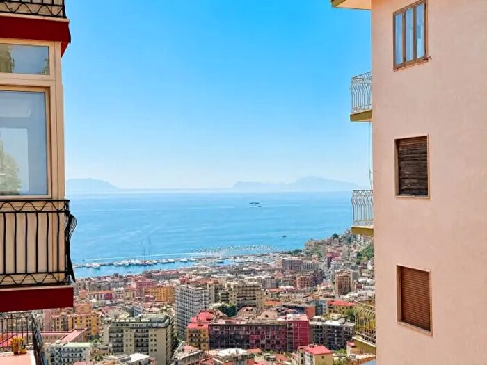 Appartamento con 5 locali in vendita in Via Kagoshima, Napoli
