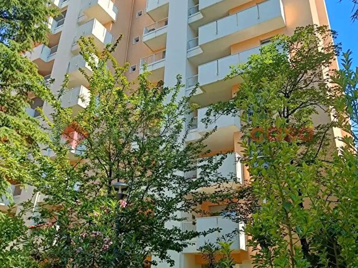 Appartamento quadrilocale in vendita in Via Sporting Mirasole, Opera