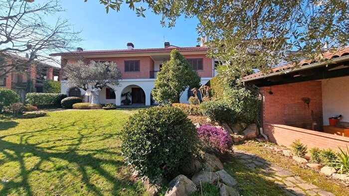 Casa con 5 locali in vendita in Via San Bernardo, Sostegno