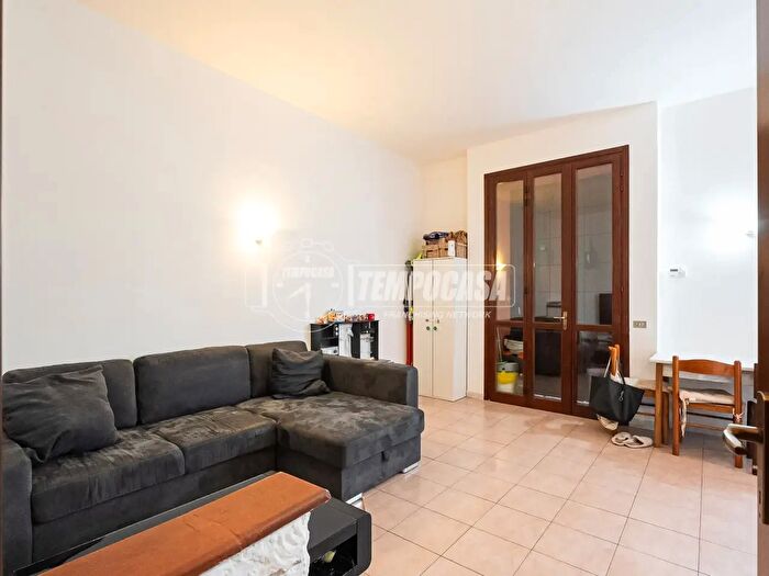 Appartamento trilocale in vendita in Via San Carlo, Lambrugo