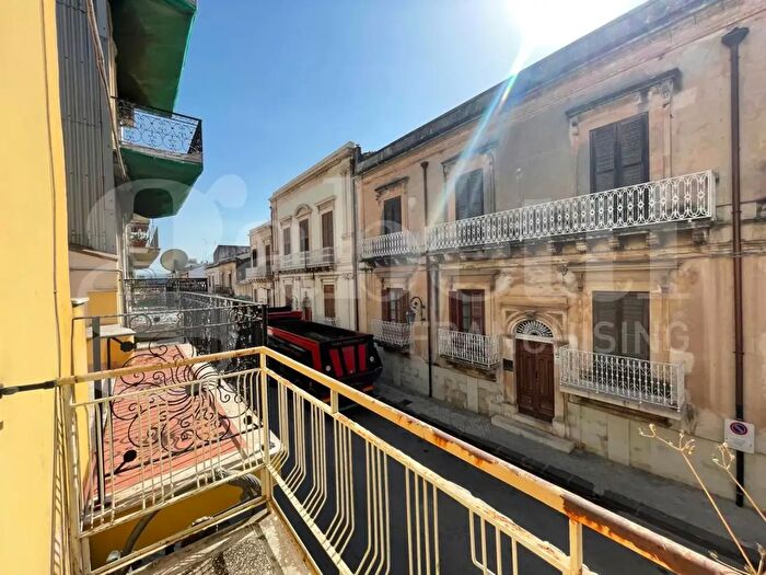 Casa trilocale in vendita in Via Roma, Floridia