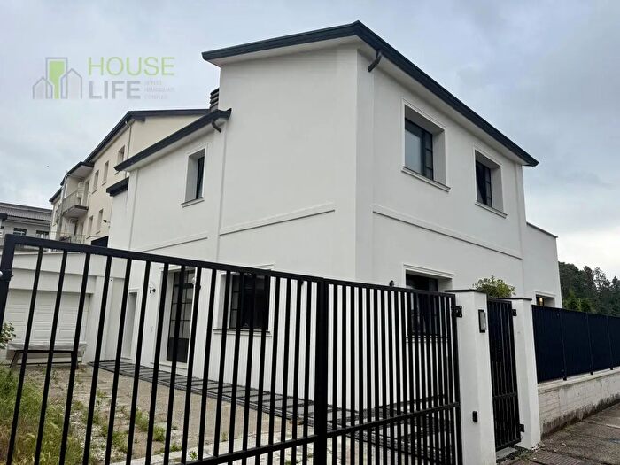 Casa con 8 locali in vendita in Viale Fratelli Bandiera, Vicenza