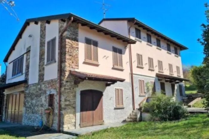 Casa bilocale in vendita in Frazione Segale Volpara, Volpara