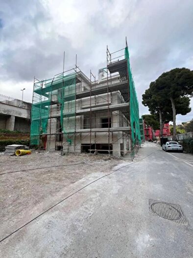 Casa con 13 locali in vendita in Via Via Raimondo Annecchino Pozzuoli, Pozzuoli