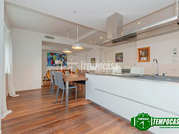 Appartamento trilocale in affitto in Via Sapri, Milano