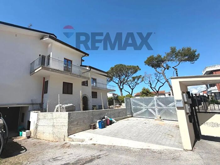 Appartamento trilocale in vendita in Via Appia, Minturno