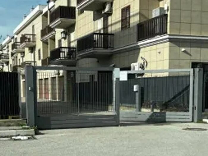 Appartamento trilocale in vendita in Via Manfredonia, Foggia