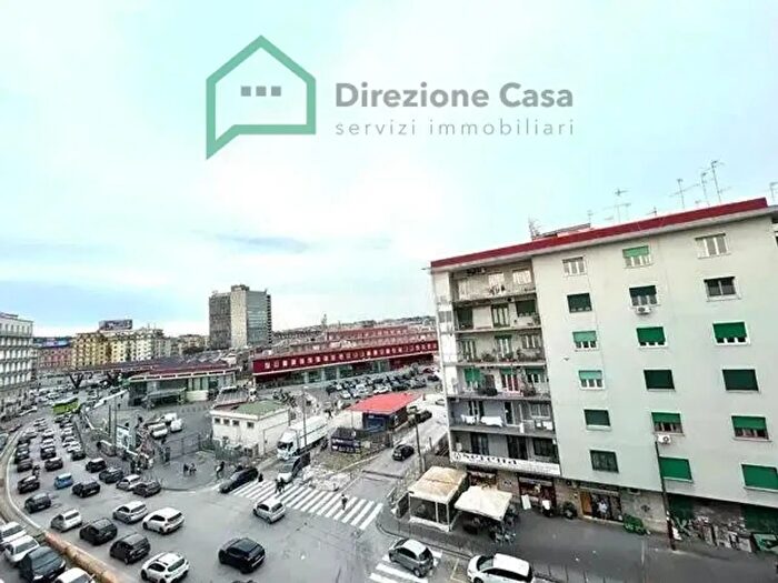 Appartamento con 6 locali in vendita in Corso Arnaldo Lucci, Napoli