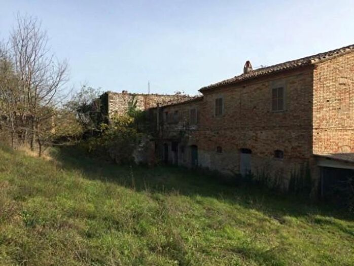 Casa con 6 locali in vendita in Isola Del Piano