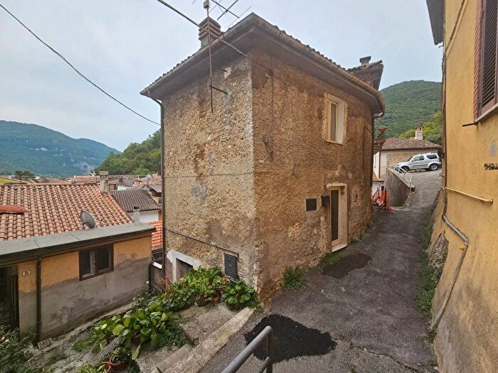Casa bilocale in vendita in Via della Chiesa Rieti Rieti, Rieti