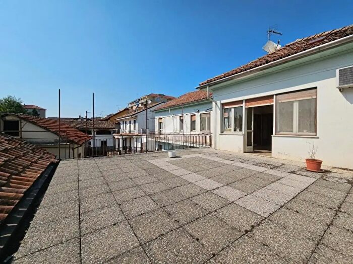 Casa con 7 locali in vendita in Corso Acqui, Nizza Monferrato